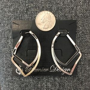 NWT Premier Designs “Orbit” Earrings Silver Hoops